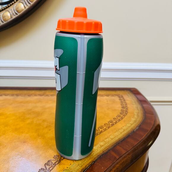 Gatorade Contour Squeeze Water Bottles 32 oz. - Picture 2 of 5